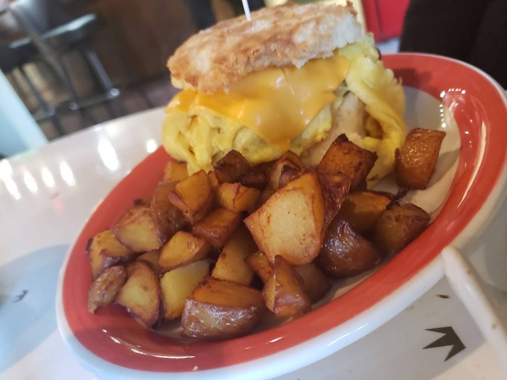 The Tipsy Biscuit | restaurant | 231 N Main St, Elkhart, IN 46516, USA | 5743276851 OR +1 574-327-6851