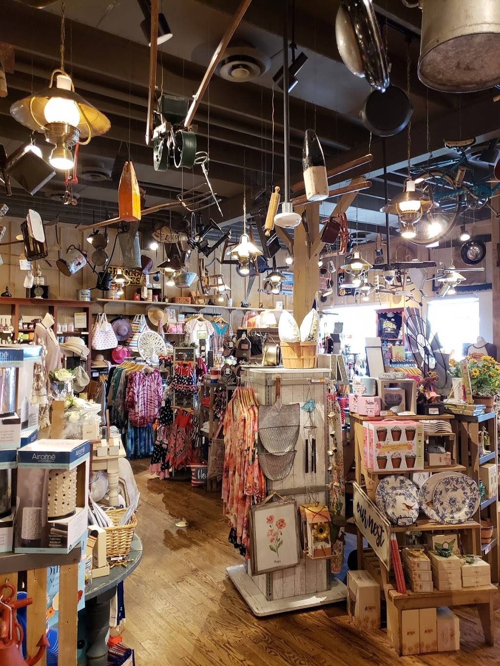 Cracker Barrel Old Country Store | restaurant | 650 N 12th St, Murray, KY 42071, USA | 2707620081 OR +1 270-762-0081