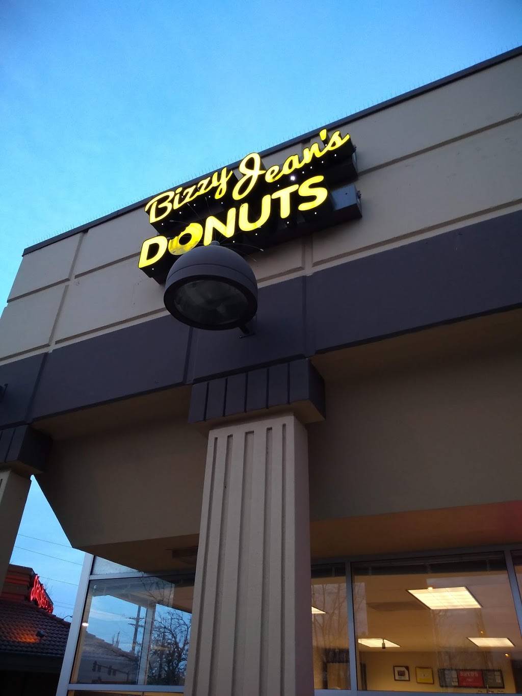 Bizzy Jeans Donuts | bakery | 1811 Pioneer Pkwy E, Springfield, OR 97477, USA | 4582058611 OR +1 458-205-8611