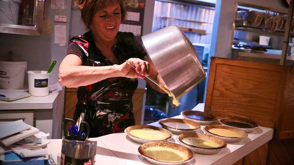 Restaurant Chez-Mado | restaurant | 1454 Bd Jutras O, Victoriaville, QC G6P 6R8, Canada | 8197585999 OR +1 819-758-5999