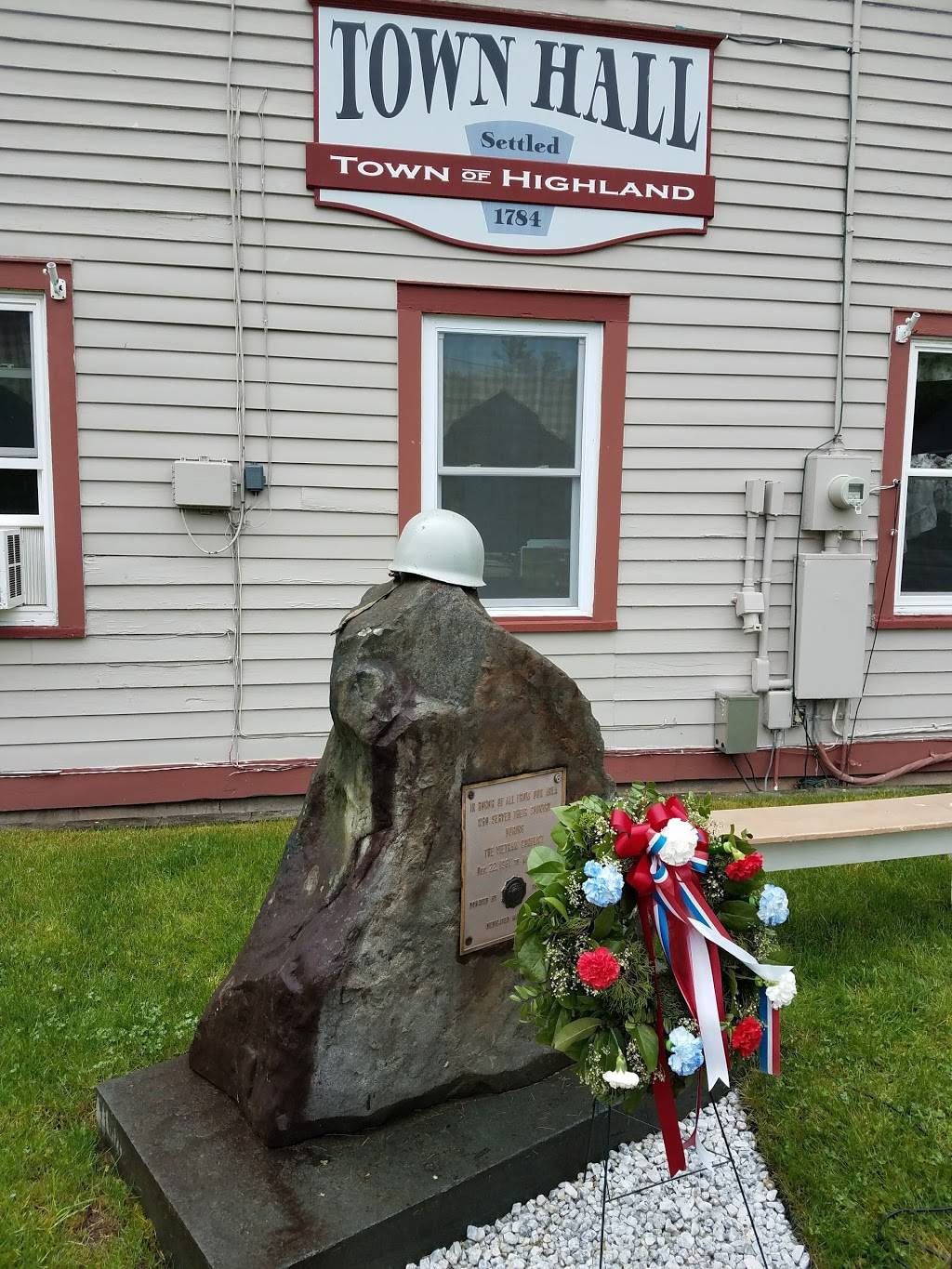 The Corner | restaurant | 577 State Rte 55 #1, Eldred, NY 12732, USA | 8455573321 OR +1 845-557-3321