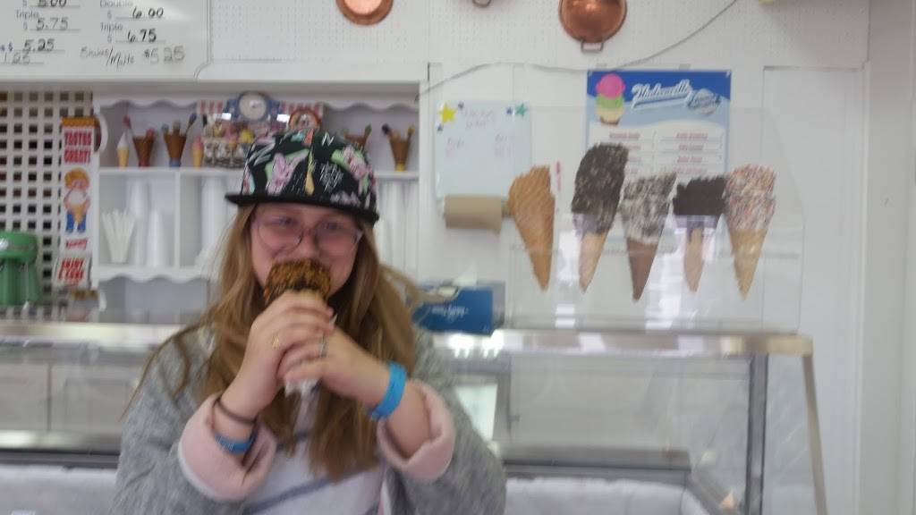 Zacks Kandy Haus | restaurant | 260 N State St, St Ignace, MI 49781, USA | 9066436289 OR +1 906-643-6289