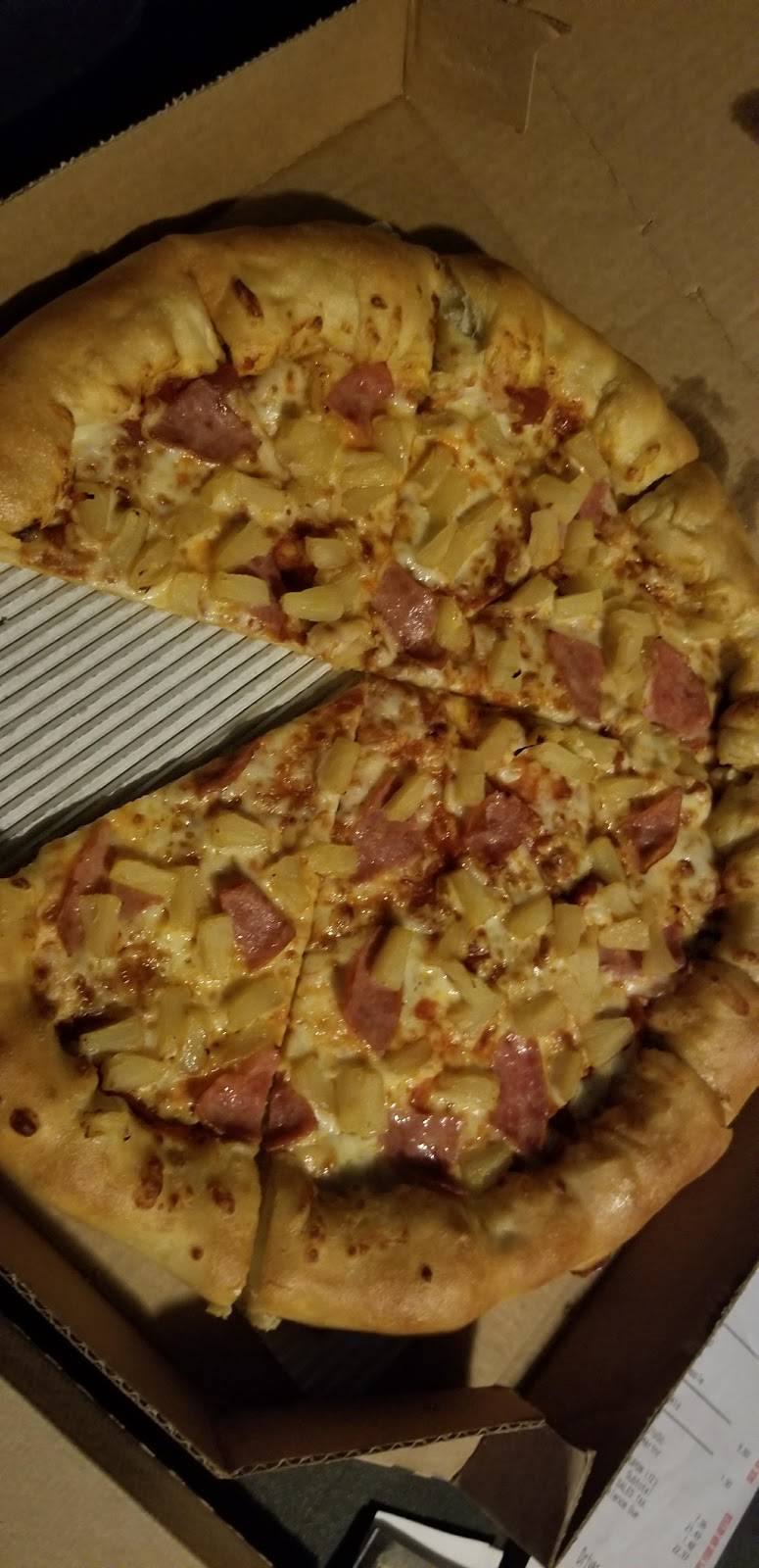 Pizza Hut | meal takeaway | 1511 Domes Dr, Blue Earth, MN 56013, USA | 5075264646 OR +1 507-526-4646