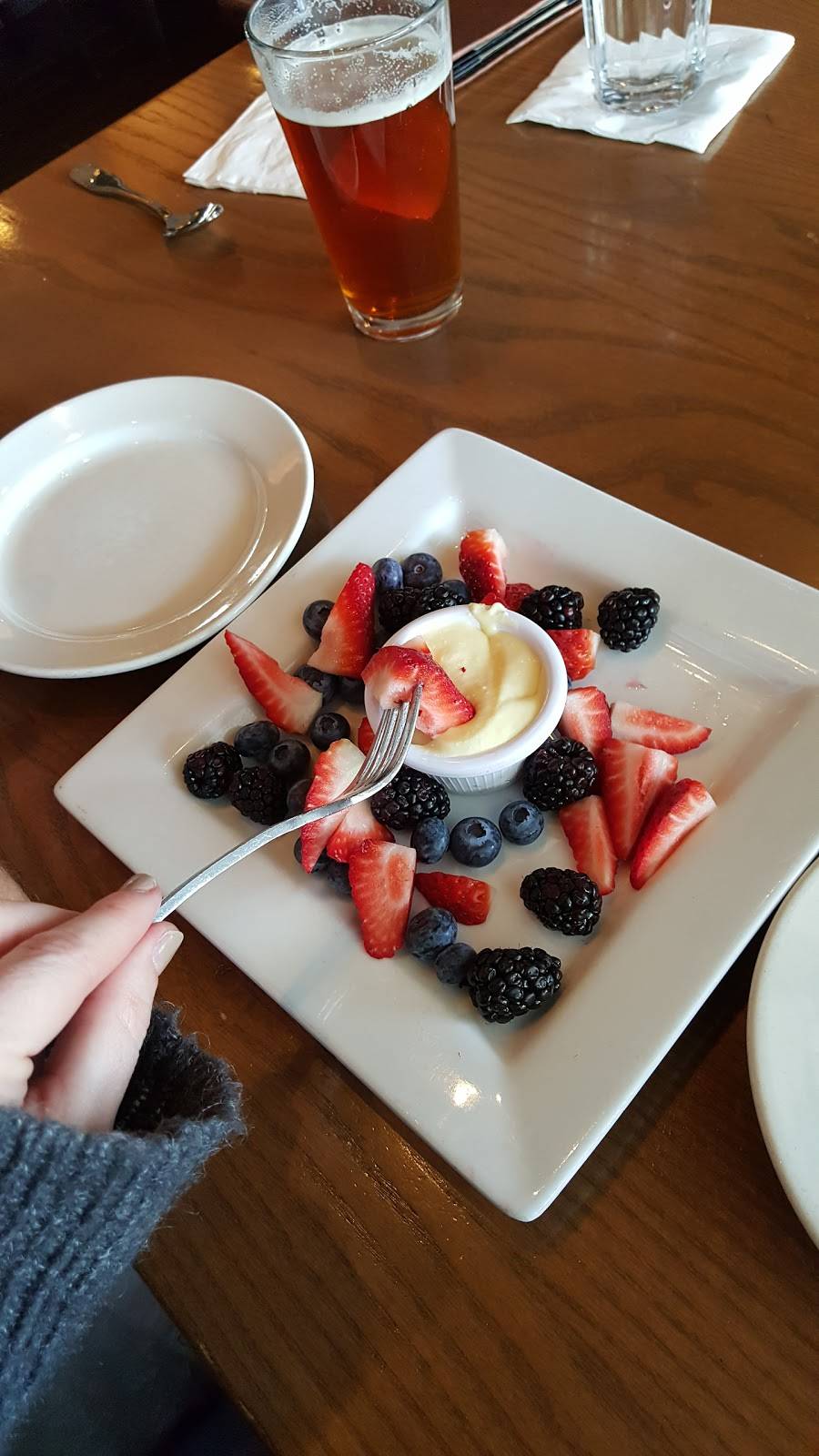 Tavern at Mission Farms | restaurant | 10681 Mission Rd, Leawood, KS 66206, USA | 9132136588 OR +1 913-213-6588