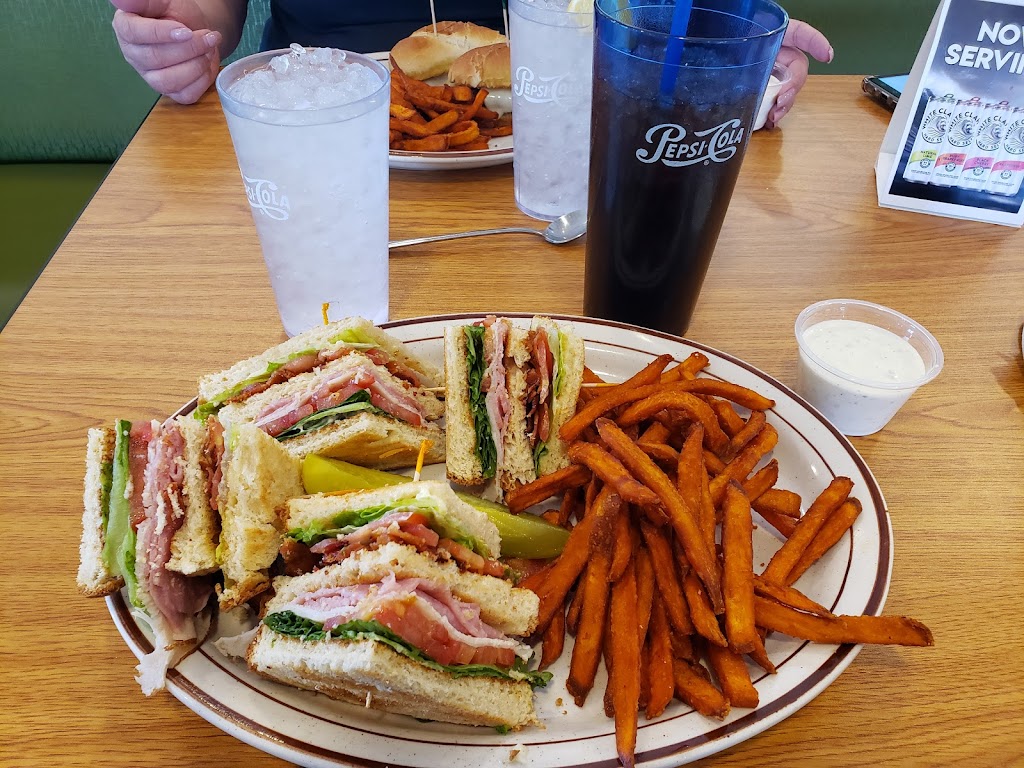 Tom & Suzies Diner | restaurant | 2001 Navajo Blvd, Holbrook, AZ 86025, USA | 9285249700 OR +1 928-524-9700