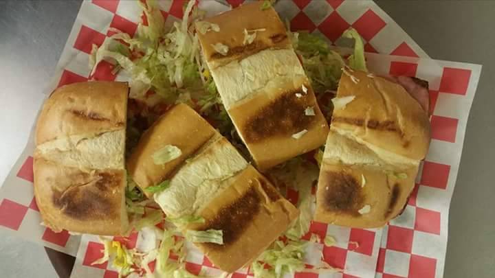 D & Js Pizza Parlor | restaurant | 112 E Church St, Barnesville, OH 43713, USA | 7404254211 OR +1 740-425-4211