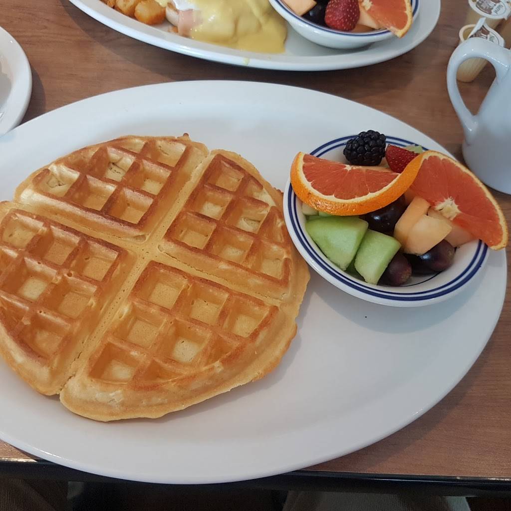 Colonnade Pizza | restaurant | Food Basic Mall, 896 Greenbank Rd, Nepean, ON K2J 1S8, Canada | 6138258100 OR +1 613-825-8100