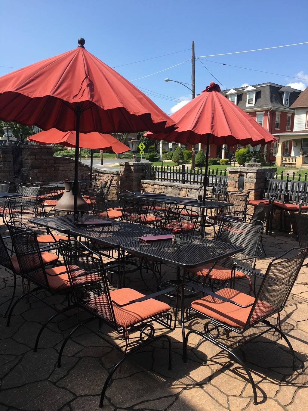 Babes Grill House | restaurant | 312 E Main St, Palmyra, PA 17078, USA | 7178388200 OR +1 717-838-8200