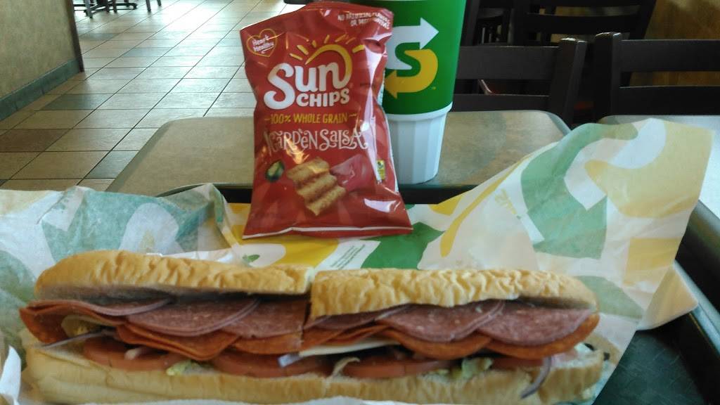 Subway | restaurant | 1108 N Main St, Shelbyville, TN 37160, USA | 9316801299 OR +1 931-680-1299
