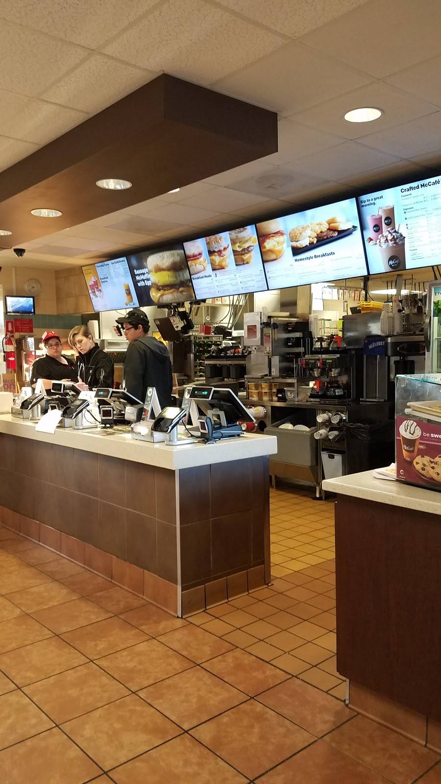 McDonalds | cafe | 320 Cross County Plaza, Batesville, IN 47006, USA | 8129344242 OR +1 812-934-4242