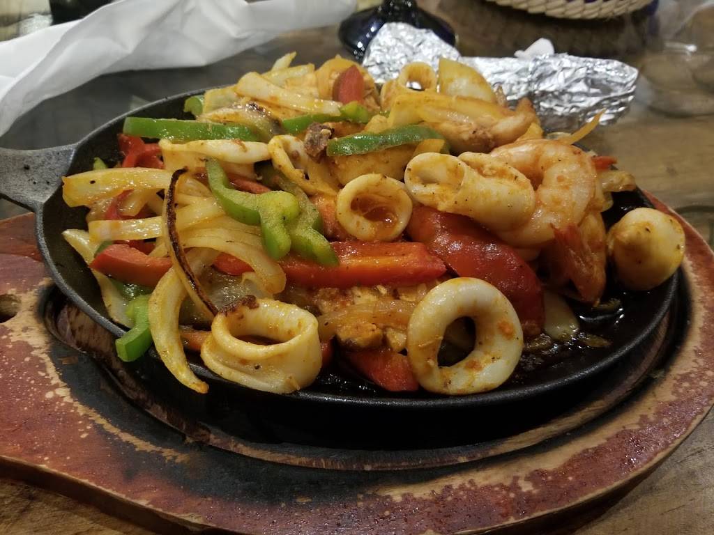 Monarcas Authentic Mexican Cuisine Bar & Grill | night club | 4125 Cleveland Ave, Fort Myers, FL 33901, USA | 2395409533 OR +1 239-540-9533