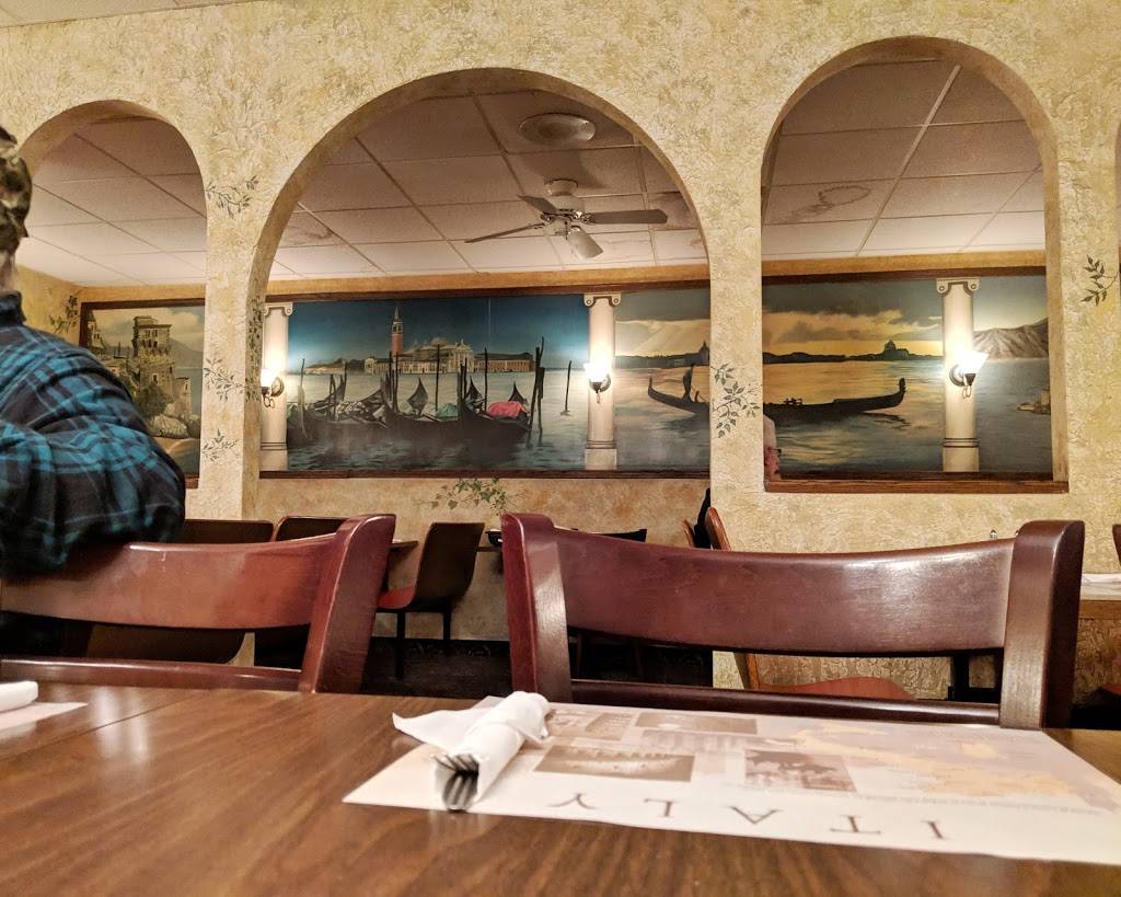 Ciminos Pizza | restaurant | 119 E 4th St, Pecatonica, IL 61063, USA | 8152391629 OR +1 815-239-1629