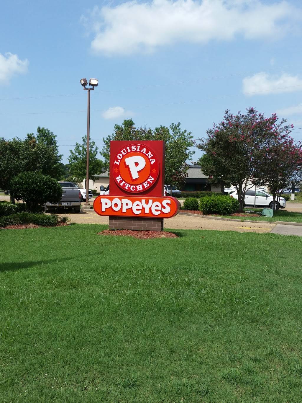 Popeyes Louisiana Kitchen | restaurant | 1000 Topps Street, Flowood, MS 39208, USA | 6019366557 OR +1 601-936-6557