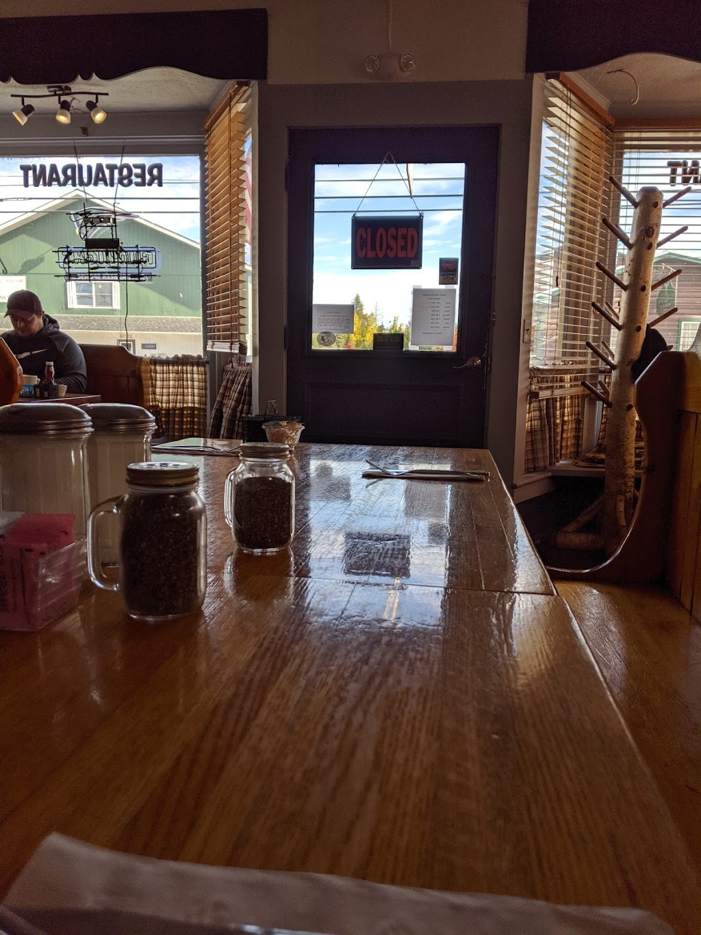 Mama Bears Restaurant | restaurant | 420 US-201, Jackman, ME 04945, USA | 2076684222 OR +1 207-668-4222