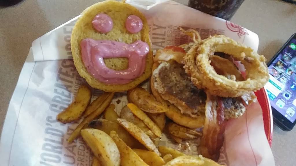 Fuddruckers | restaurant | 2519 Knob Creek Rd, Johnson City, TN 37604, USA | 4239151004 OR +1 423-915-1004