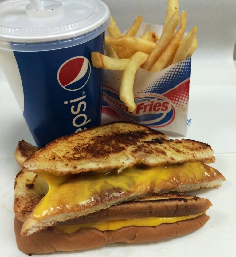 Babes Jumbo Hot Dogs | restaurant | 2600 W Jefferson St, Joliet, IL 60435, USA | 8157447773 OR +1 815-744-7773