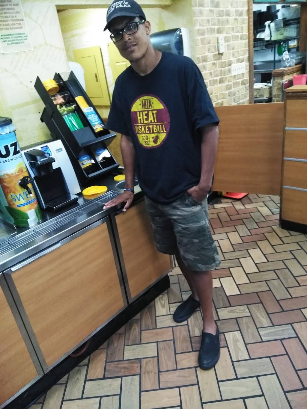 Subway | meal takeaway | 901 NW 17th St, Miami, FL 33136, USA | 3053248862 OR +1 305-324-8862