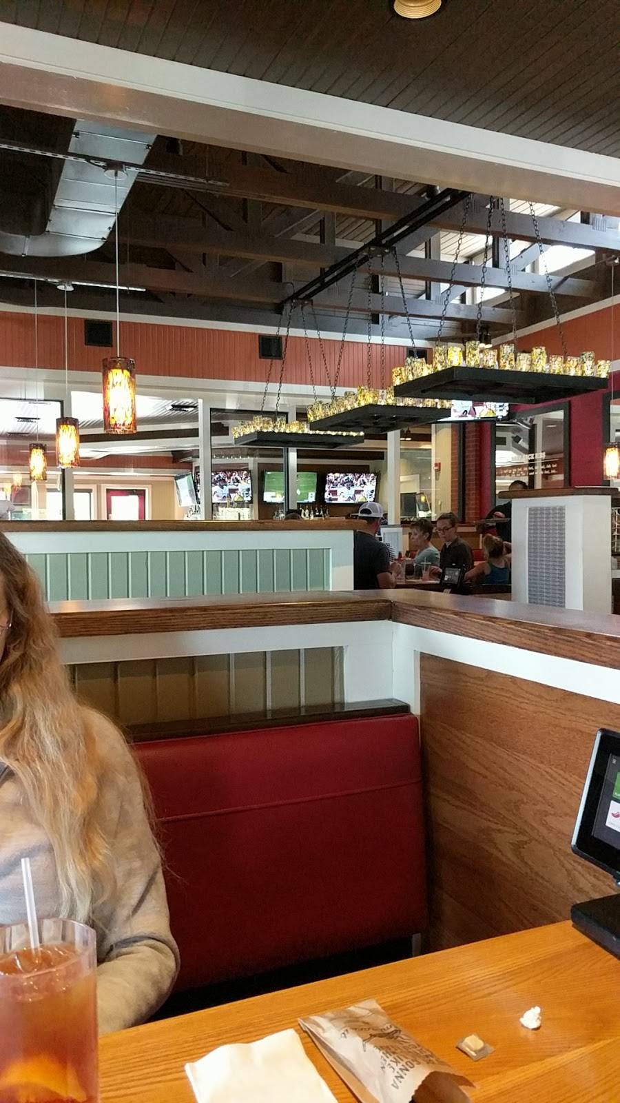 Chilis Grill & Bar | meal takeaway | 3583 Henry St, Norton Shores, MI 49441, USA | 2317805441 OR +1 231-780-5441