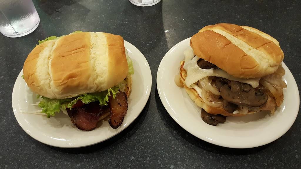 Johnny Rockets | restaurant | 1000 Chapel View Blvd #100, Cranston, RI 02920, USA | 4012287833 OR +1 401-228-7833