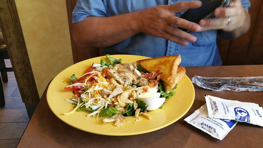 Zaxbys Chicken Fingers & Buffalo Wings | restaurant | 5859 Northwest Expy, Warr Acres, OK 73132, USA | 4056038190 OR +1 405-603-8190