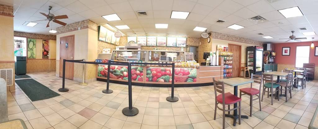 Subway | restaurant | 1085 N Main St, Dayville, CT 06241, USA | 8607791001 OR +1 860-779-1001