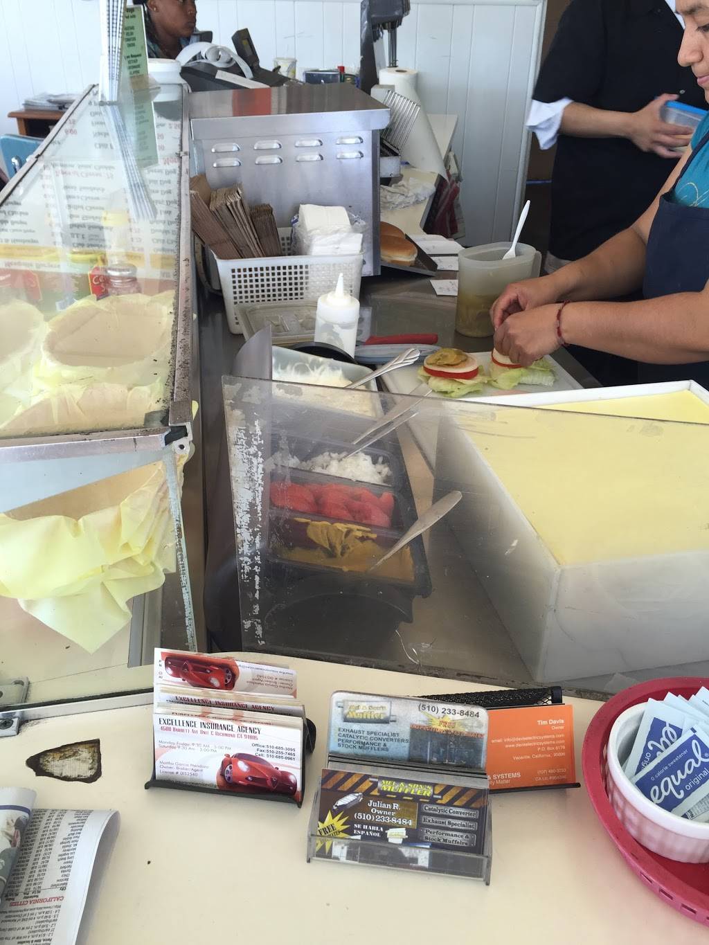 PupHut | restaurant | 12505 San Pablo Ave, Richmond, CA 94805, USA | 5102355456 OR +1 510-235-5456