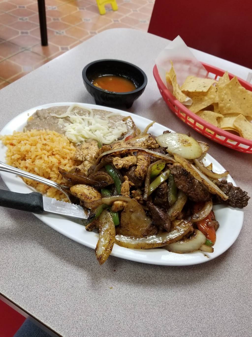Los Burritos Mexicanos | restaurant | 1015 E St Charles Rd, Lombard, IL 60148, USA | 6308898001 OR +1 630-889-8001