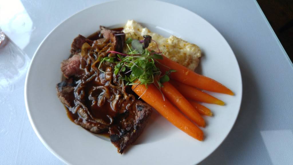 Mooncussers Tavern | restaurant | 86 Sisson Rd, Harwich Port, MA 02646, USA | 5084301230 OR +1 508-430-1230