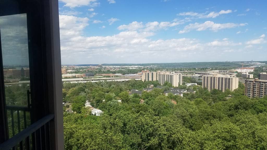 Montebello Market & Restaurant | restaurant | 5905 Mt Eagle Dr, Alexandria, VA 22303, USA | 7033294850 OR +1 703-329-4850