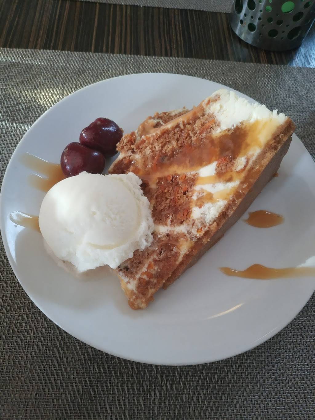 Veloute Bistro & Catering | restaurant | 2343 Queen St E, Toronto, ON M4E 1H2, Canada | 4166967392 OR +1 416-696-7392