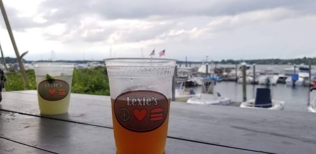 Lexies Landing | restaurant | 61 Beane Ln, Newington, NH 03805, USA | 6038154181 OR +1 603-815-4181