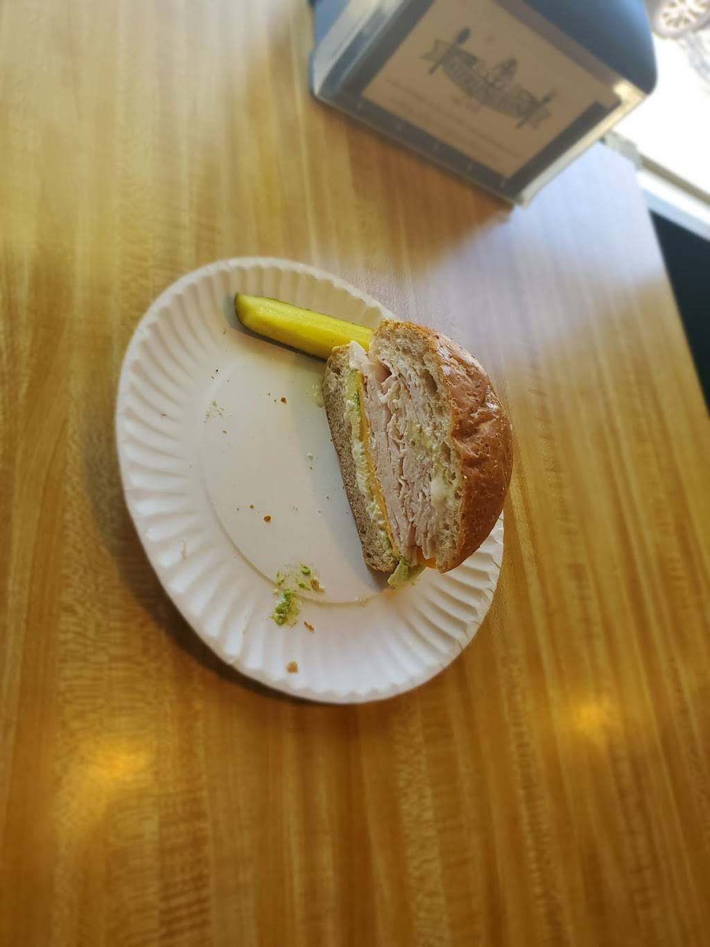 Sterlington Deli | meal takeaway | 3 Sterlington Commons, Greenport, NY 11944, USA | 6314778547 OR +1 631-477-8547