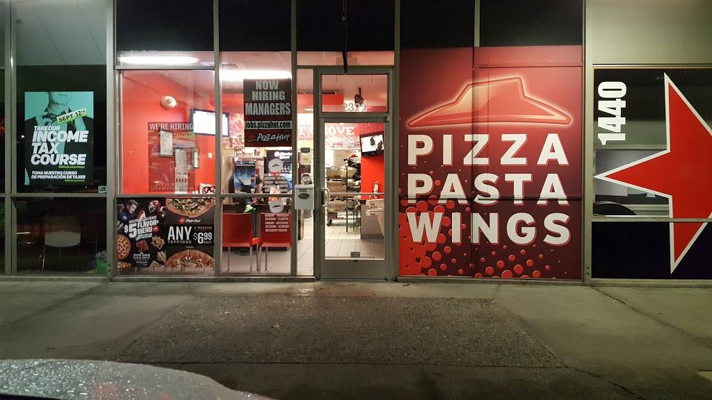 Pizza Hut | meal takeaway | 2323 Pacific Ave, Forest Grove, OR 97116, USA | 5033573368 OR +1 503-357-3368