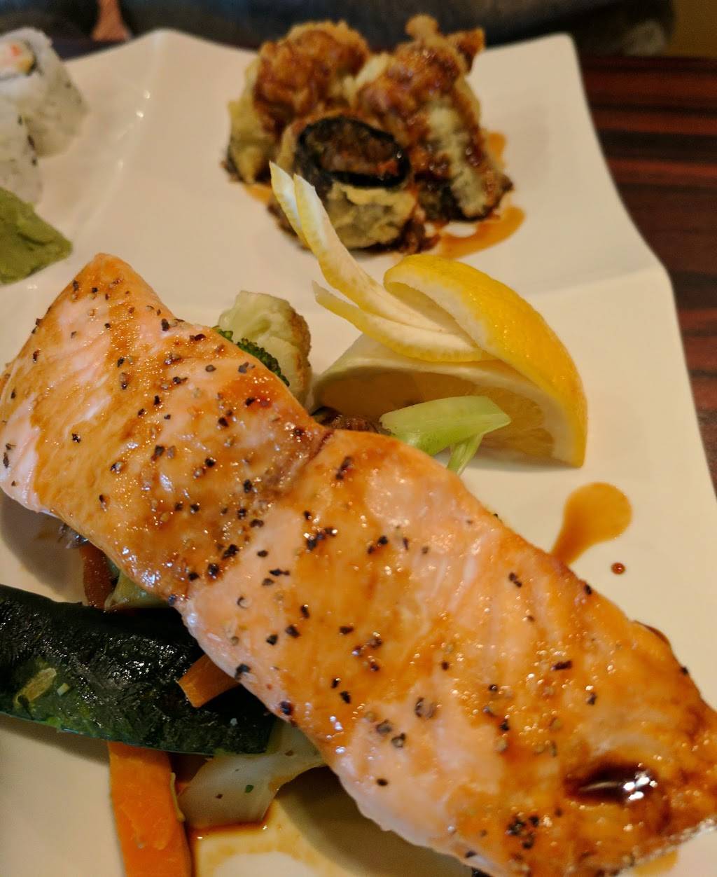 Blufish Sushi Bistro | restaurant | 130 N Northwest Hwy, Park Ridge, IL 60068, USA | 8477204479 OR +1 847-720-4479