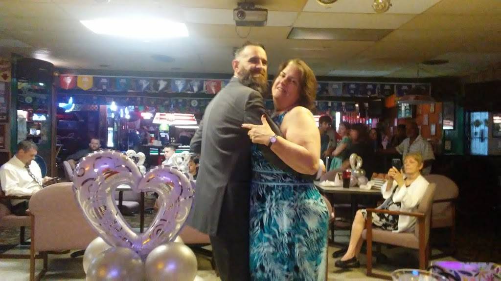 Champs Bar & Grill | restaurant | 1106 S Seneca St, Wichita, KS 67213, USA | 3162621284 OR +1 316-262-1284