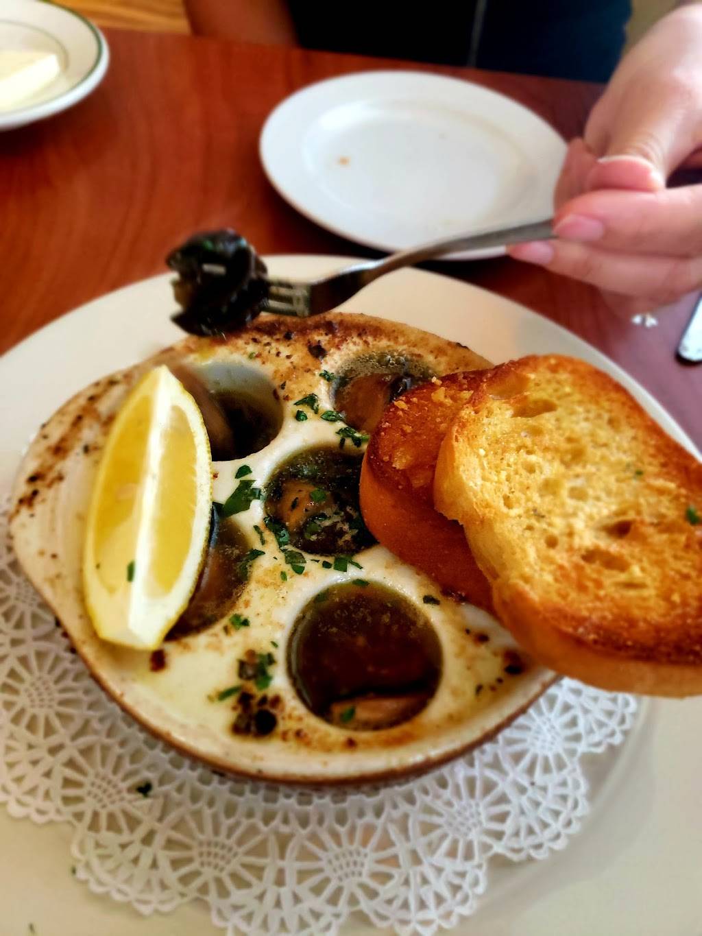 Traditions On the Beach | night club | 3111 W Gulf Dr, Sanibel, FL 33957, USA | 2394724559 OR +1 239-472-4559