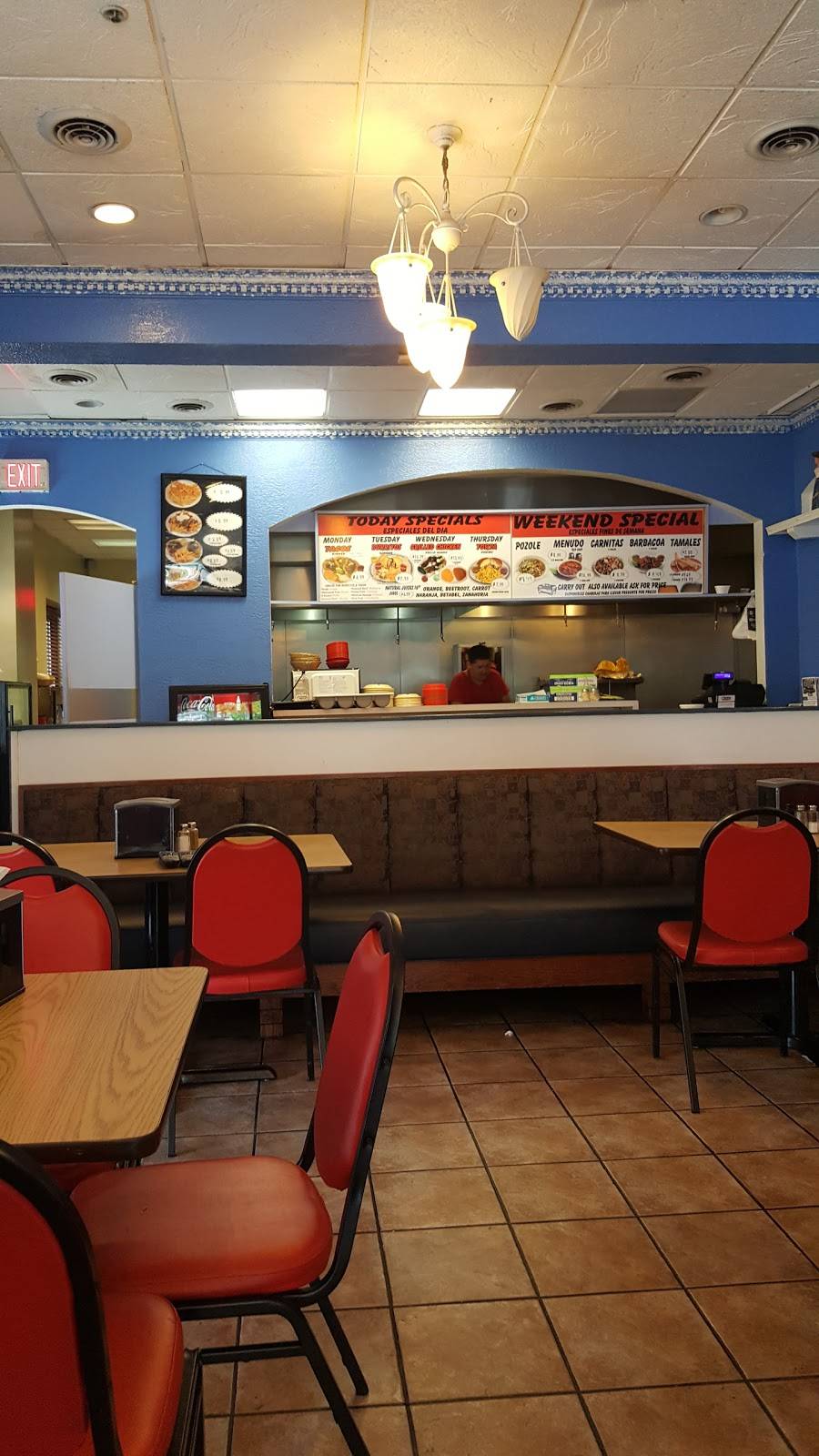 La Placita | restaurant | 108 Cass St, Woodstock, IL 60098, USA | 8153372303 OR +1 815-337-2303