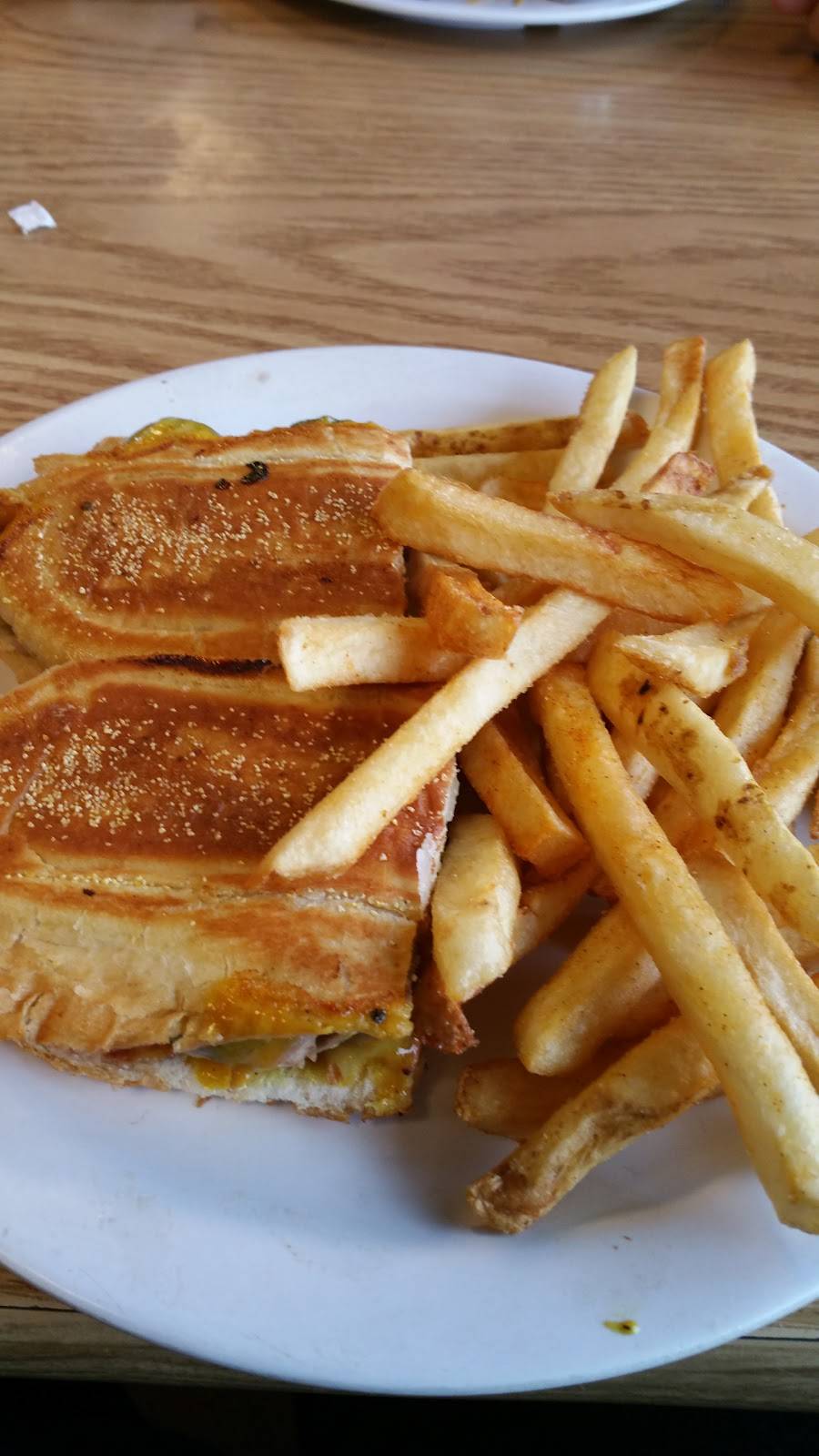 Hokie Smokie | restaurant | 2104 W Mountcastle Dr, Johnson City, TN 37604, USA | 4232320801 OR +1 423-232-0801