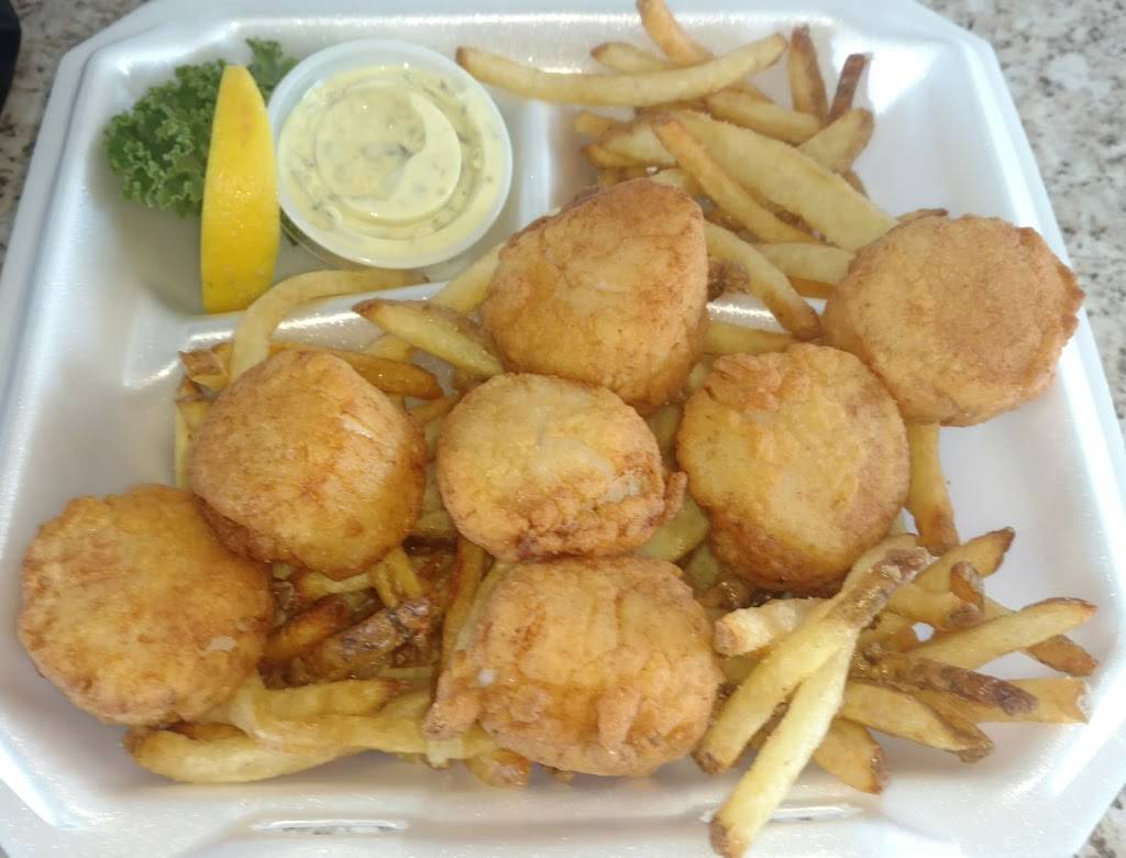 The Lobstah Buoy | restaurant | 268 Odlin Rd, Bangor, ME 04401, USA | 2072275833 OR +1 207-227-5833