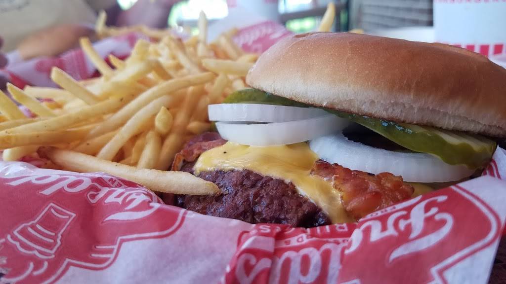 Freddys Frozen Custard & Steakburgers | restaurant | 9901 Xenia Ave N, Brooklyn Park, MN 55443, USA | 7634329860 OR +1 763-432-9860