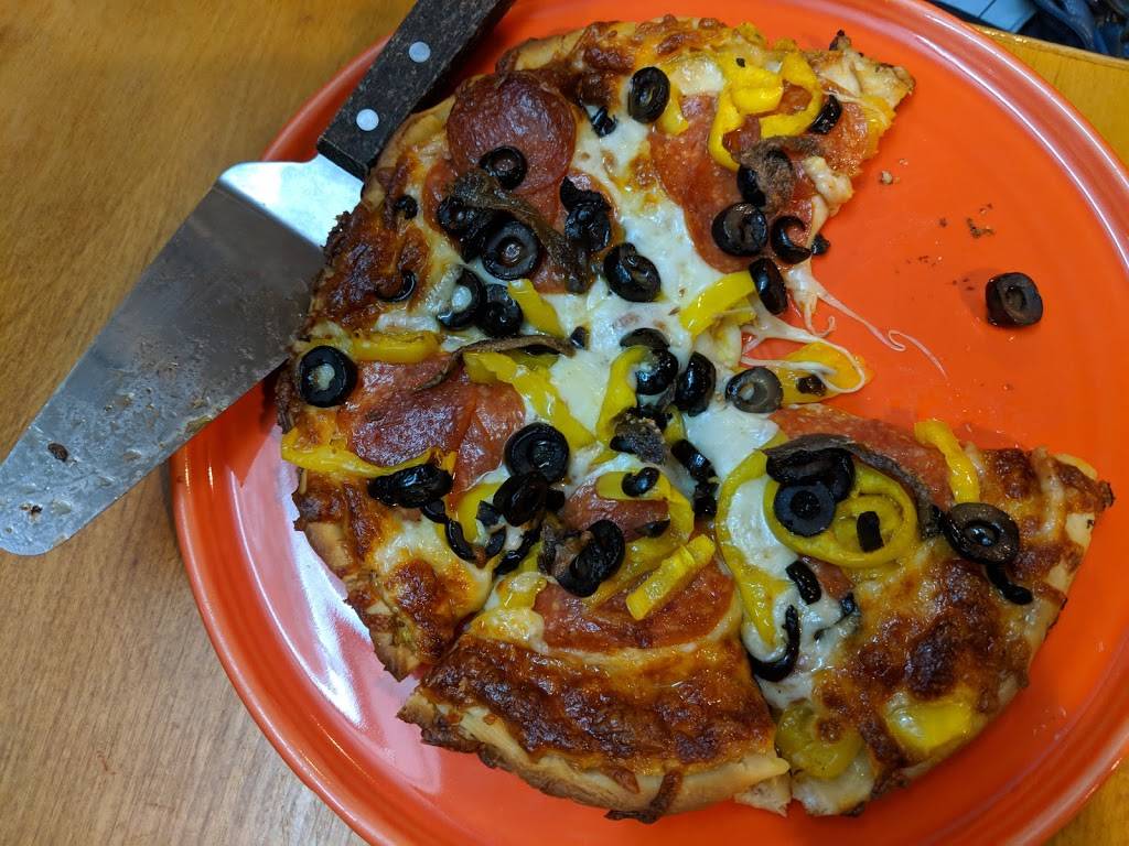 Santos Pizza & Pasta | restaurant | 7565 Pearl Rd, Cleveland, OH 44130, USA | 4402346480 OR +1 440-234-6480