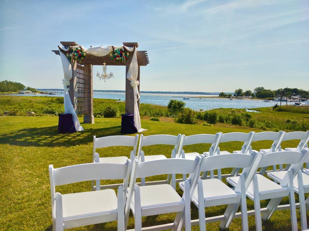 Harbor Lights Dining Events Golf Marina | restaurant | 150 Gray St, Warwick, RI 02889, USA | 4017376353 OR +1 401-737-6353