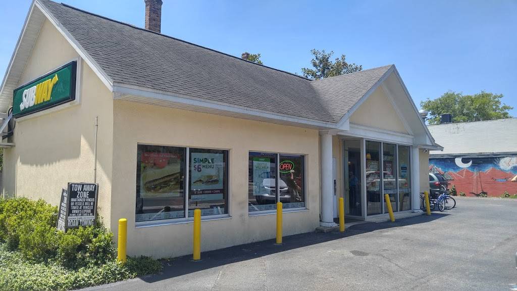 Subway | meal takeaway | 1005 W University Ave, Gainesville, FL 32601, USA | 3523761161 OR +1 352-376-1161