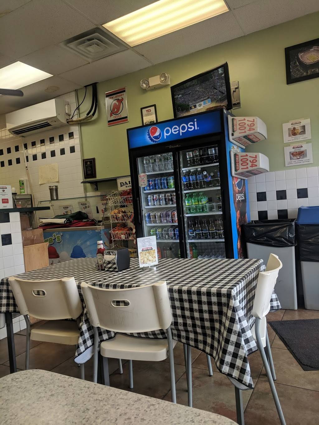 Two Guys Pizza & Grille | restaurant | 21-16, 3120, Morlot Ave, Fair Lawn, NJ 07410, USA | 2017941001 OR +1 201-794-1001