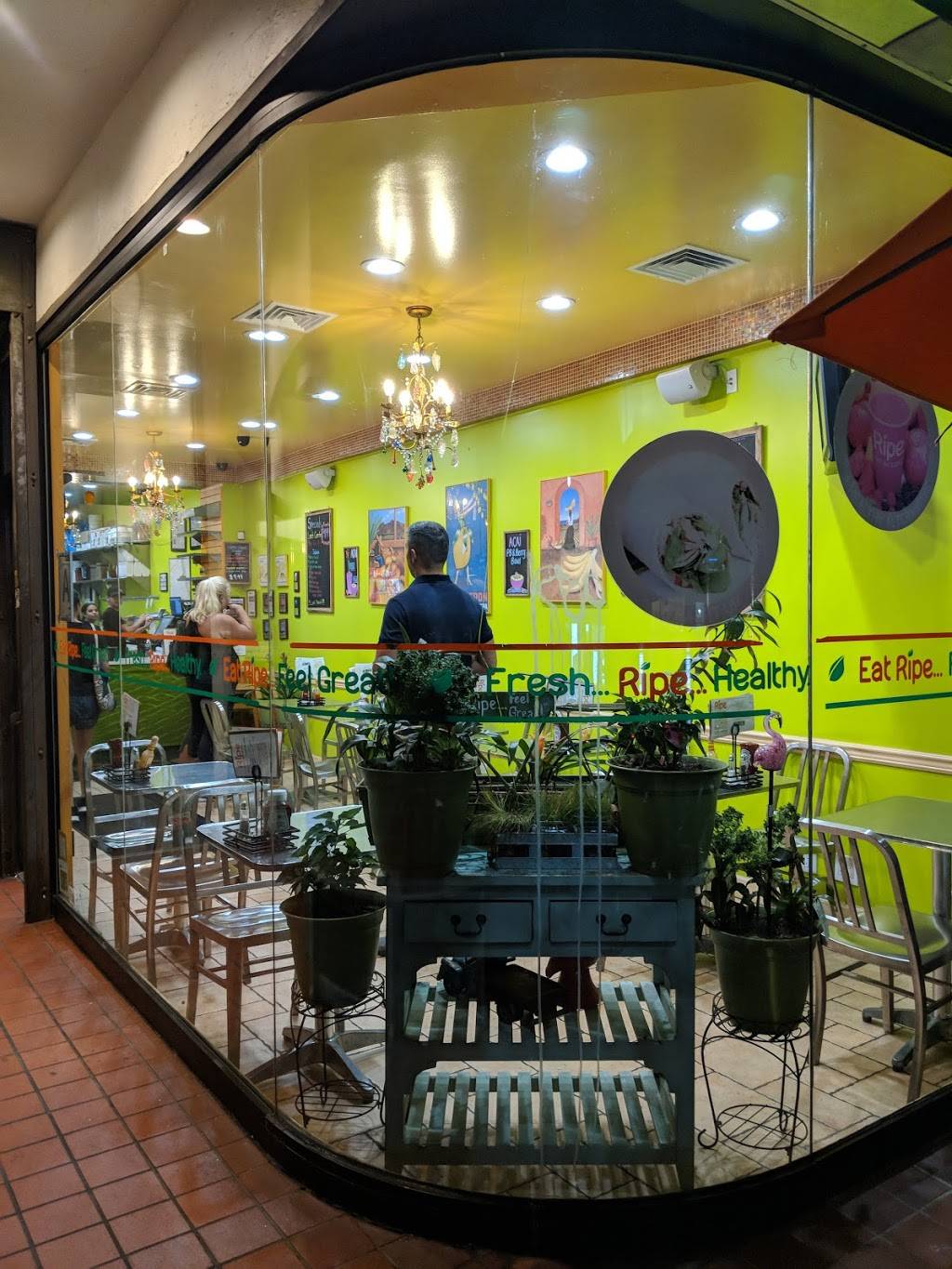 Ripe Juice Bar & Grill | restaurant | 70-13 Austin St, Forest Hills, NY 11375, USA | 7182612881 OR +1 718-261-2881