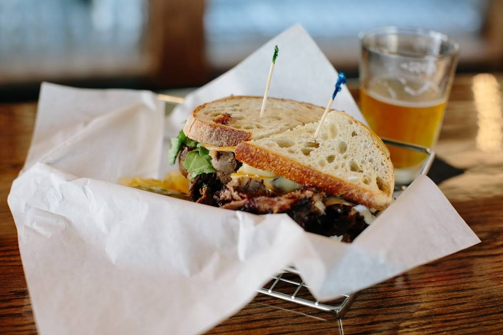 Bridge Street Tap Room | restaurant | 202 Bridge St, Charlevoix, MI 49720, USA | 2314373466 OR +1 231-437-3466