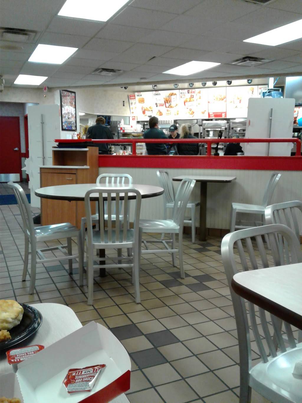 KFC | restaurant | 7037 10th St N, Oakdale, MN 55128, USA | 6517355407 OR +1 651-735-5407