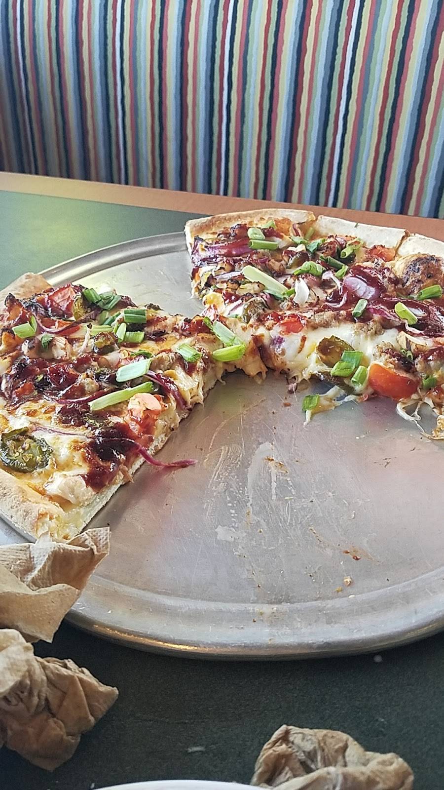 Round Table Pizza | meal delivery | 253 Spreckels Ave, Manteca, CA 95336, USA | 2092398100 OR +1 209-239-8100