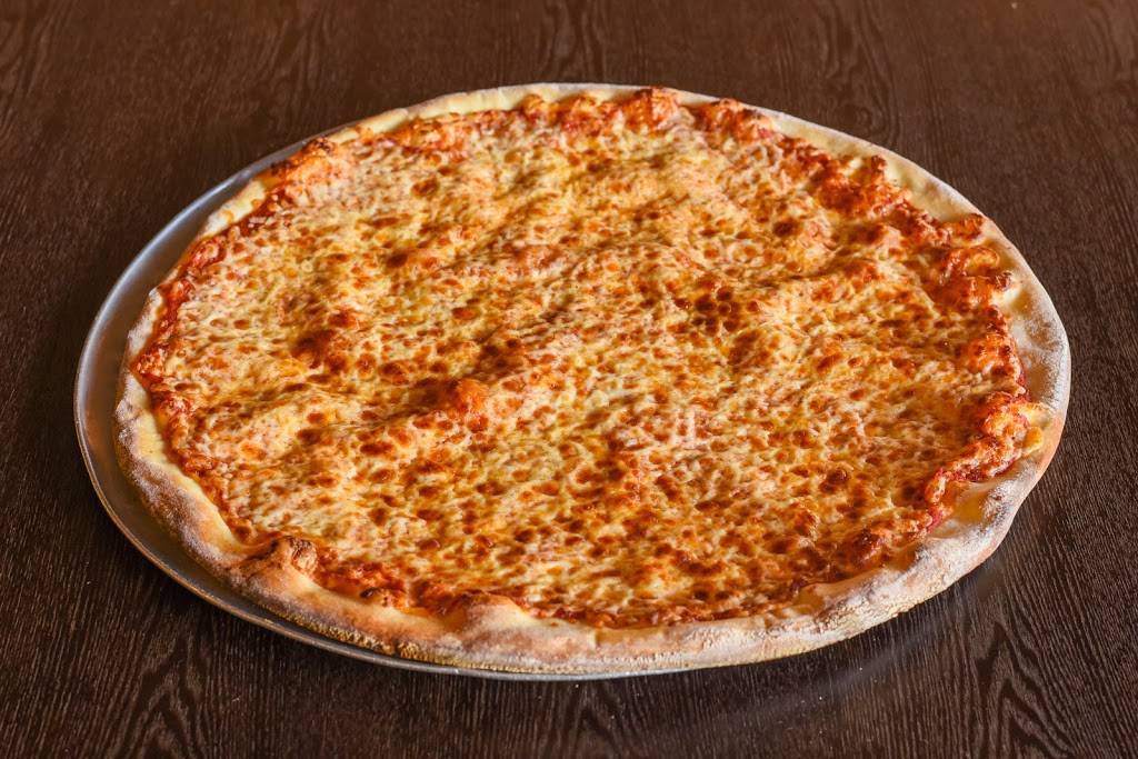 Lutinas Pizza & Subs | restaurant | 12020 S Shore Blvd, Wellington, FL 33414, USA | 5614222929 OR +1 561-422-2929