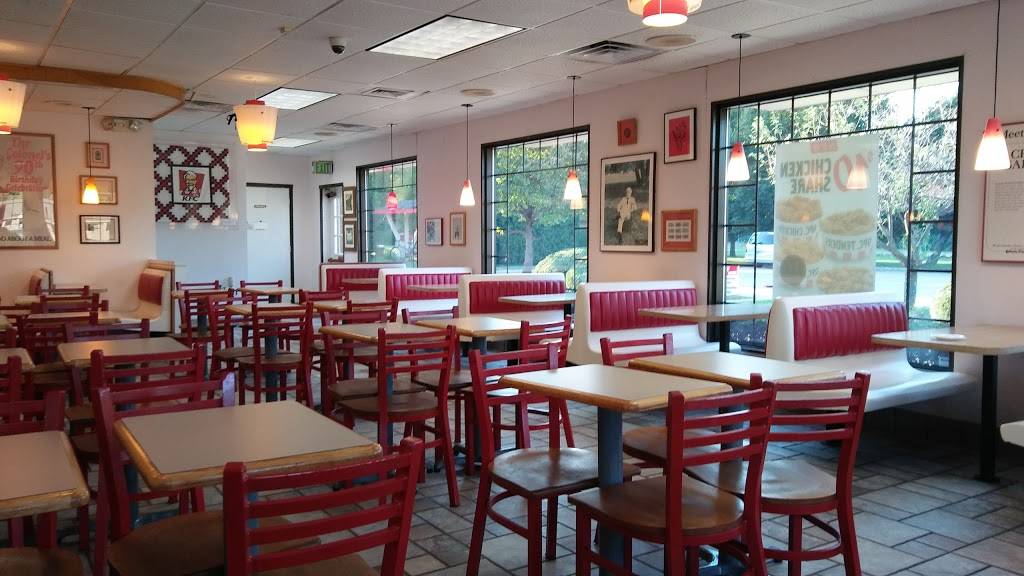 KFC | restaurant | 1595 S Memorial Dr, New Castle, IN 47362, USA | 7655290558 OR +1 765-529-0558